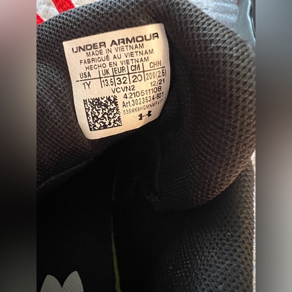 Under Armour shoes boys - Picture 7 of 8